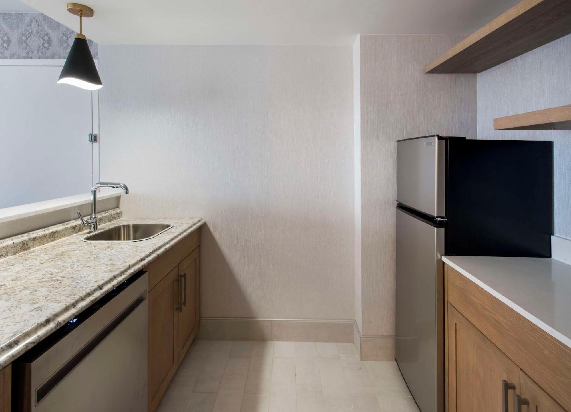 Doubletree By Hilton Poughkeepsie Hotel ภายนอก รูปภาพ